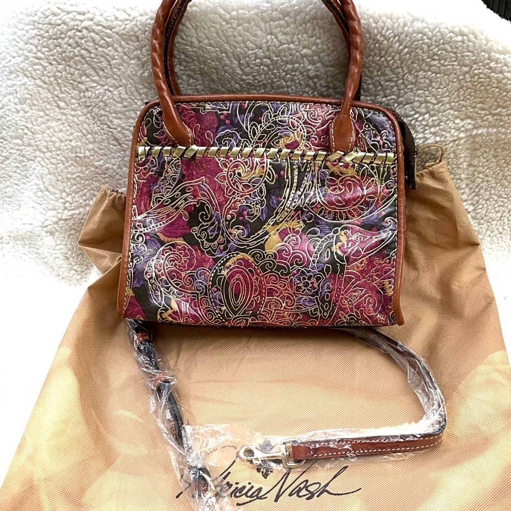 PERFECTION IN A BAG😍 Like new Patricia Nash satchel — a bag full of bling!